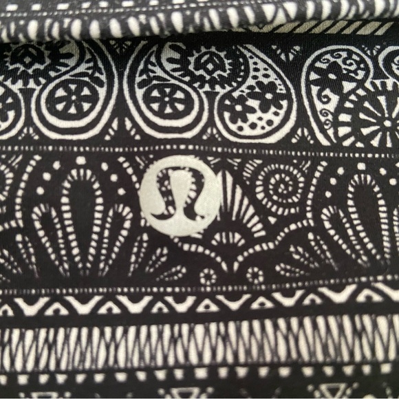 EUC Lululemon Wunder Under Hi-Rise Tight size 4 28” inseam - Picture 3 of 4